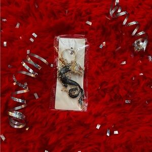 🎁NWT- Elegant Fantasy Black and Gold Dragon Keychain/Bag Charm